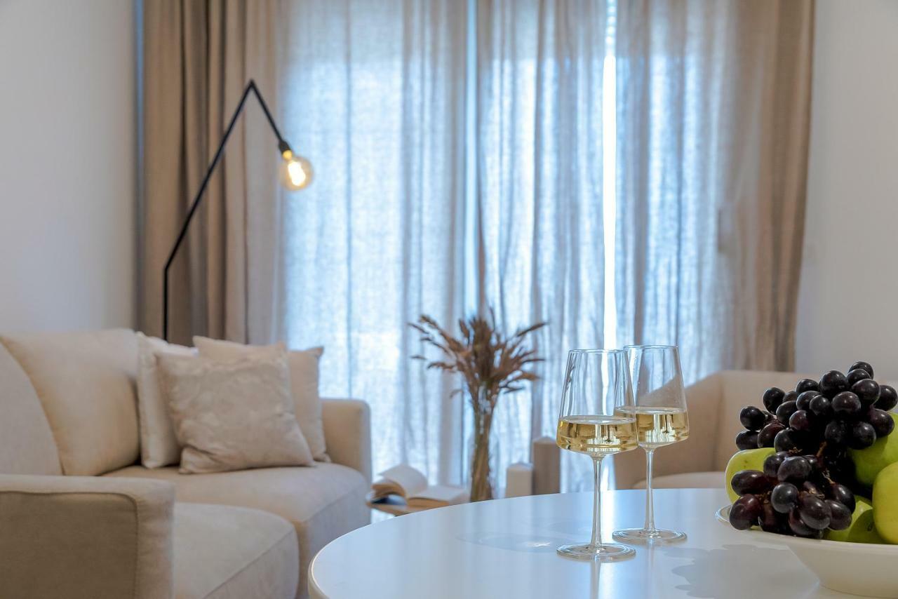 The Pleasurist - Apartment With Private Heated Pool And Terrace Сплит Екстериор снимка