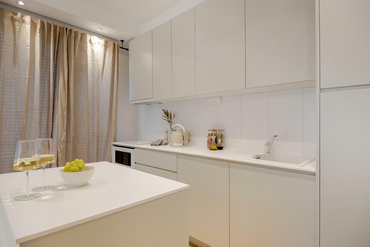 The Pleasurist - Apartment With Private Heated Pool And Terrace Сплит Екстериор снимка