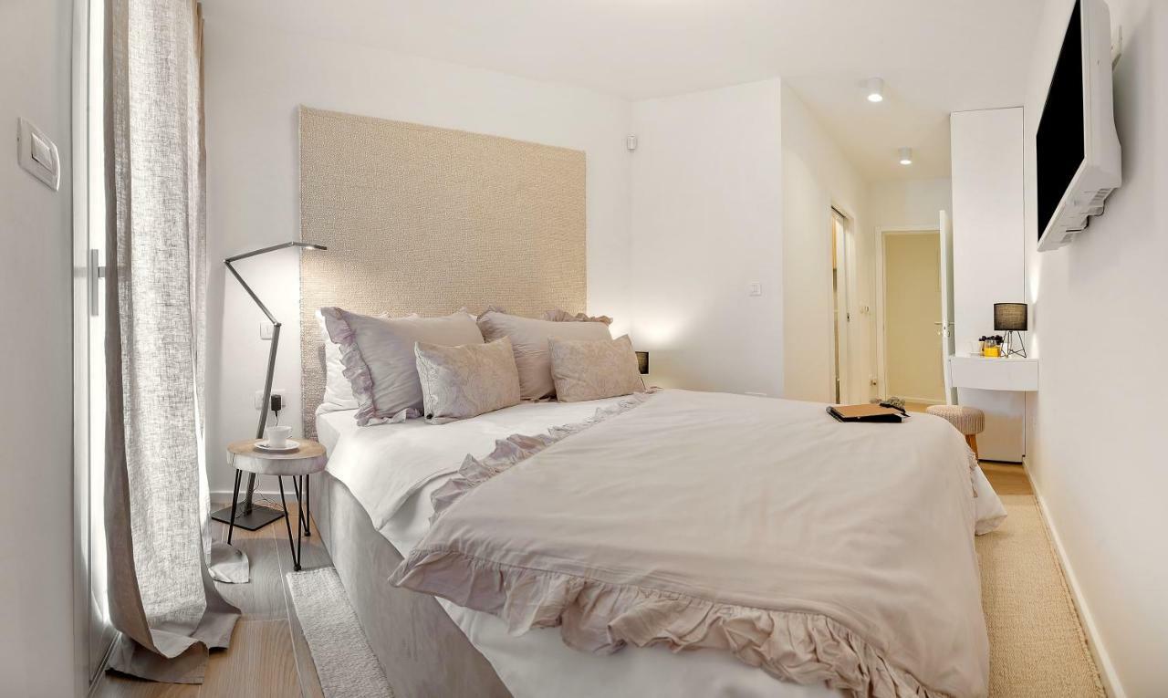 The Pleasurist - Apartment With Private Heated Pool And Terrace Сплит Екстериор снимка