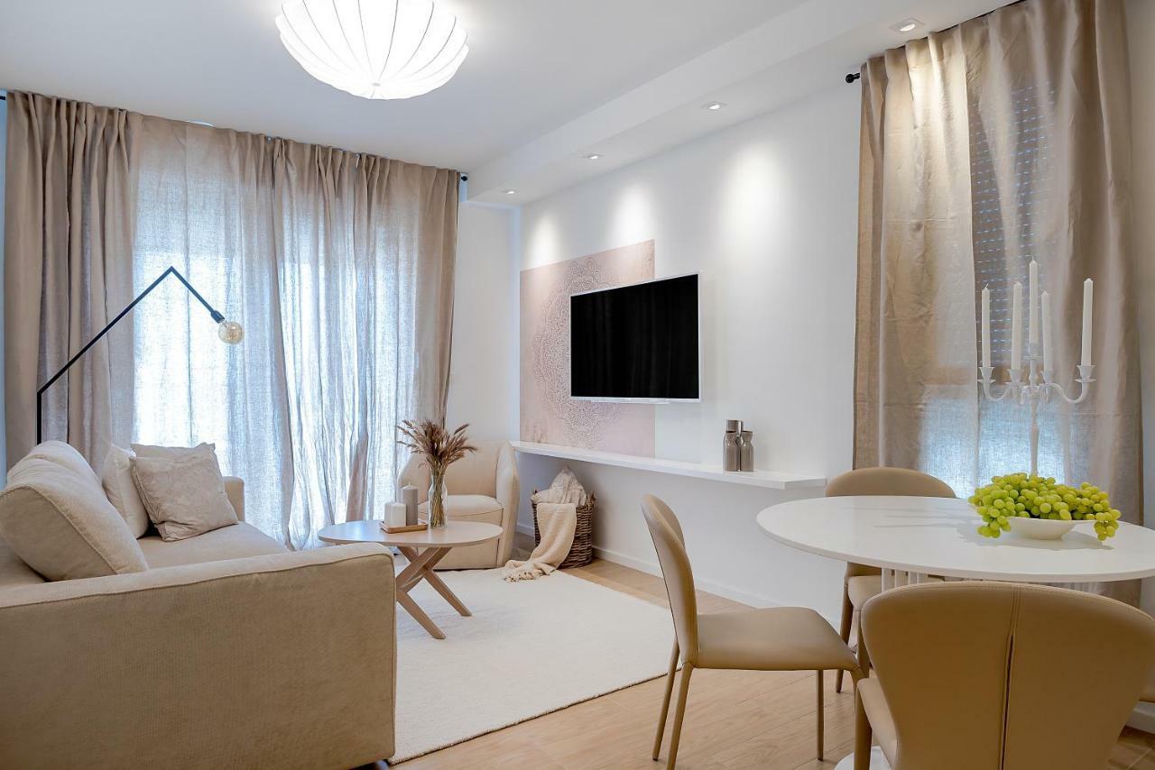 The Pleasurist - Apartment With Private Heated Pool And Terrace Сплит Екстериор снимка